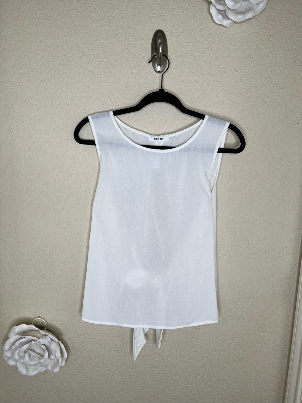 NTM Mod Ref White Sleeveless Open Back Tie Top Rayon Nylon Blend Size Large NWOT